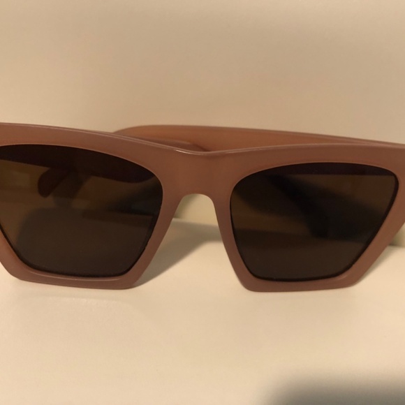 🕙 THIS BRAND NEW FEISEDY GORGEOUS SUNGLASSES WITH CASE - Picture 2 of 9